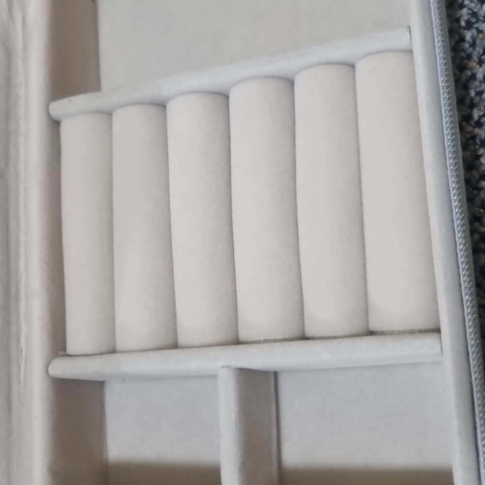 LOVISA Jewelry Storage Case - Picture 12 of 13